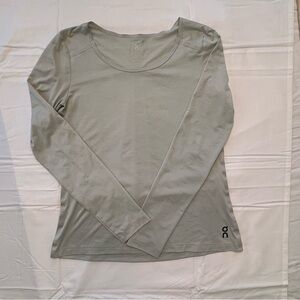 On Running Women's Long Sleeve Performance Tee in Soft Gray/Green